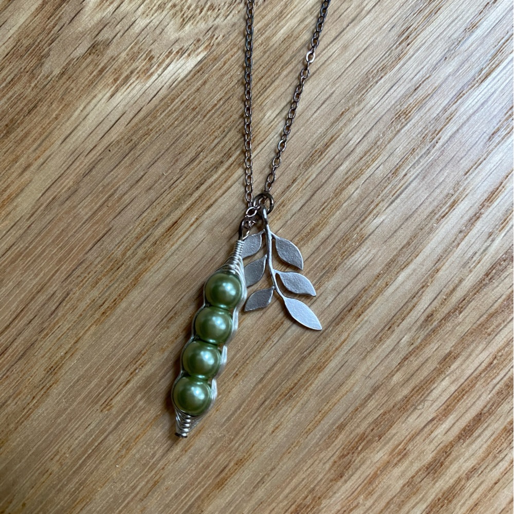 Green pearl silver “pea pod” and leaf necklace